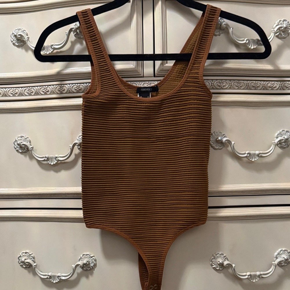 Forever 21 Tan/Brown Ribbed Seamless Bodysuit size Small